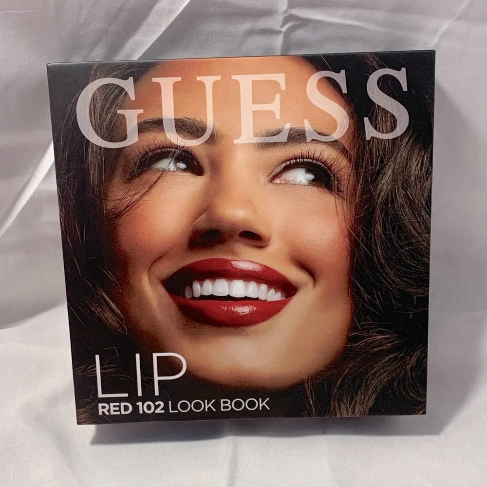 NWOT Guess Lip Look Book (Red 102)